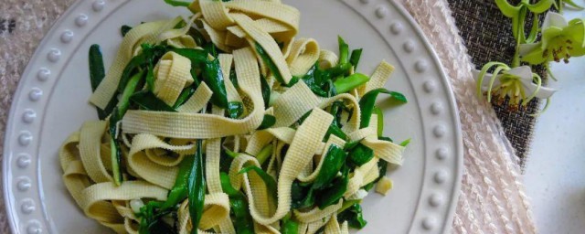 韭菜炒豆腐皮的制作方法 韭菜炒豆腐皮做法介绍