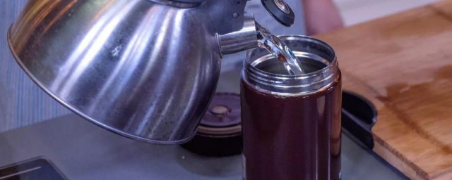 如何使用焖烧杯 使用焖烧杯方法介绍