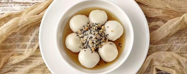 黑芝麻核桃桑葚汤圆 黑芝麻核桃桑葚汤圆做法介绍