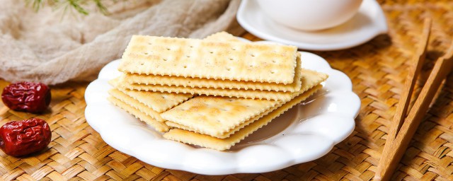 蛋黄苏打饼干的做法窍门 蛋黄苏打饼干的做法
