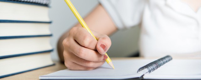 贺知章咏柳古诗解释 贺知章是谁呢