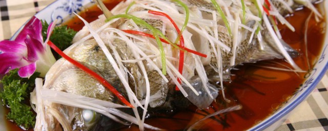 葱油鲈鱼蒸几分钟窍门 葱油鲈鱼蒸需要哪些材料