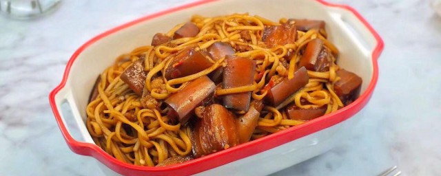 怎么做鲜香肉末茄子焖面 鲜香肉末茄子焖面需要哪些材料