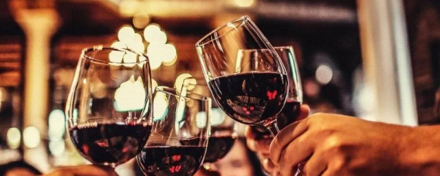 女人喝红酒的好处与坏处 女人喝红酒的好处与坏处有哪些