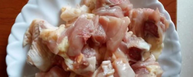 鸡胸肉需要焯水吗 鸡胸肉需不需要焯水
