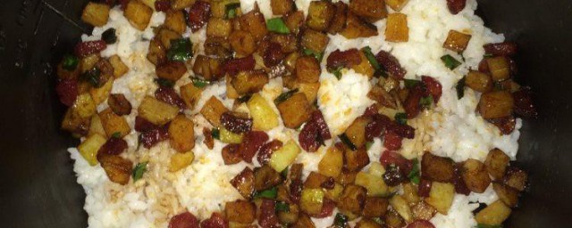 怎样做铁锅土豆焖米饭窍门 铁锅土豆焖米饭怎样做的窍门