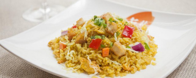 如何做鸡肉炒饭 鸡肉炒饭的做法介绍