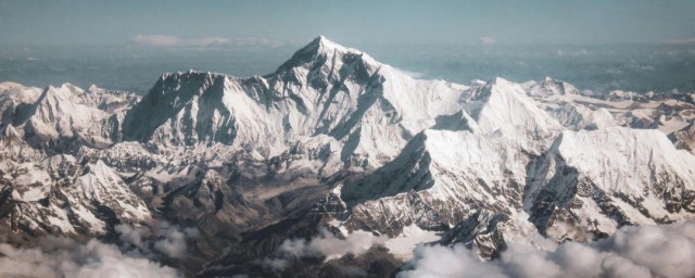 中国登山队第一次登上珠穆朗玛峰是哪一年 珠穆朗玛峰的相关知识