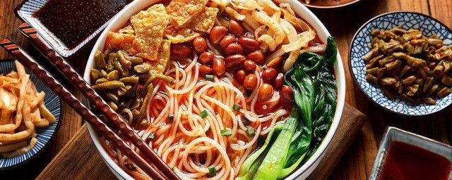 自己煮螺蛳粉可以加哪些菜 螺蛳粉介绍