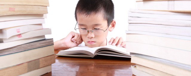 强忍笑的成语是什么 强忍笑的成语简单介绍