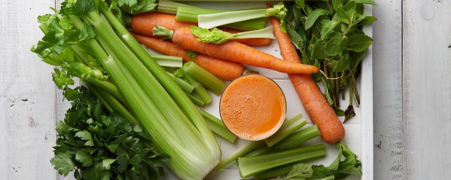 炒芹菜炒肉的正确方法 经典家常菜的芹菜炒肉怎么做