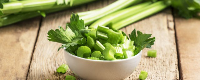 白菜芹菜凉菜如何做好吃 白菜芹菜凉菜的烹饪办法