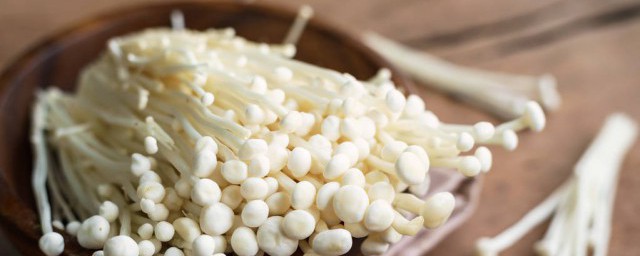 金针菇炖豆腐的家常做法窍门 怎么做金针菇炖豆腐
