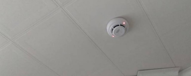 酒店屋顶的灯一闪一闪红光是什么 酒店屋顶闪红光是什么
