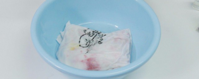 衣服染色怎么洗掉小窍门妙招 衣服染色怎么办