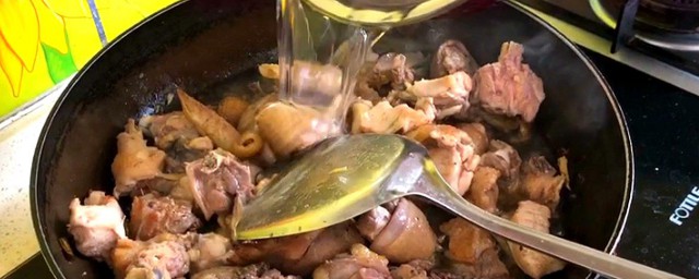 排骨炖鸡块的做法窍门 排骨炖鸡块的家常做法