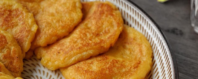 如何做香酥红薯饼 怎样做香酥红薯饼