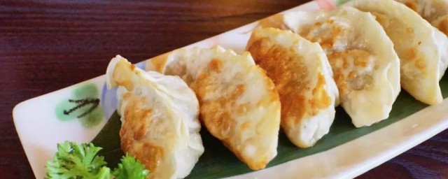 煎饺子的正宗做法和配方 煎饺子如何做