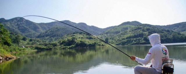 溪水钓鱼要领口诀 溪水钓鱼四个窍门