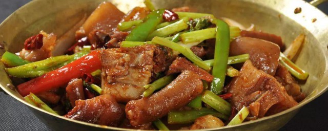 腊鸭脚香干煲怎么做好吃 腊鸭脚香干煲需要哪些材料