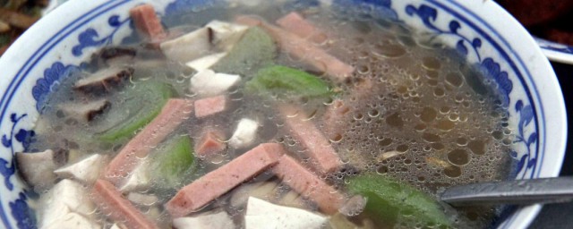 火腿鲟鱼汤如何做 火腿鲟鱼汤做法