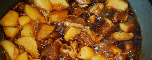 怎样做牛肉炖土豆 牛肉炖土豆制作次序
