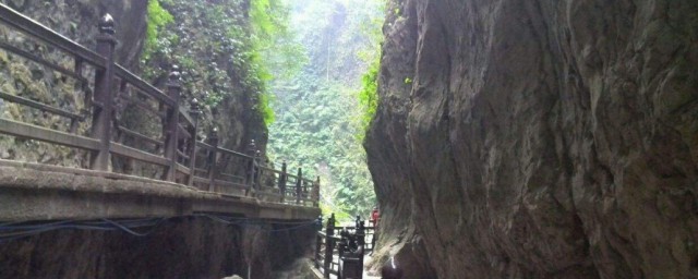 峨眉山一线天的形成原因 峨眉山为什么一线天