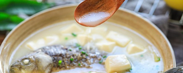 如何做鲜香豆腐鲫鱼汤 豆腐鲫鱼汤的做法