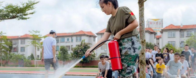 灭火器的使用方法四步 使用灭火器的四个步骤详细介绍