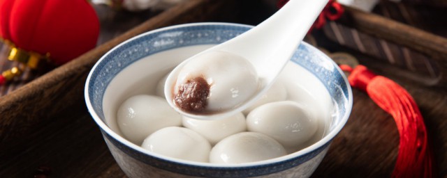 糯米粉做汤圆的步骤窍门 桂花黑芝麻汤圆的烹饪技巧
