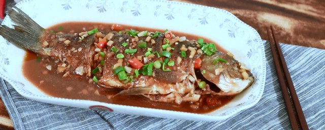 怎么制作好吃入味的红烧鲫鱼 好吃入味的红烧鲫鱼做法简介