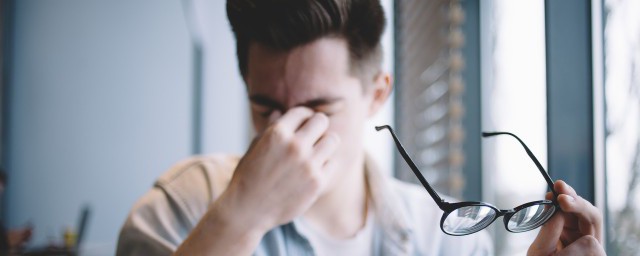 眼镜鼻托连接处断了修复小窍门 眼镜鼻托连接处断了修复方法