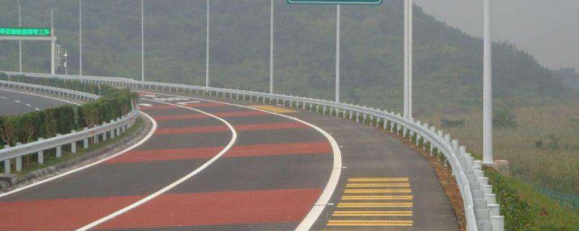 道路三色标线什么意思 马路上红黄蓝三道标线是什么意思