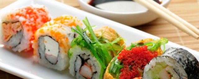 捏饭团寿司做法窍门 捏饭团寿司怎么做