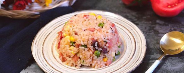 西红柿焖饭如何做 自制西红柿焖饭