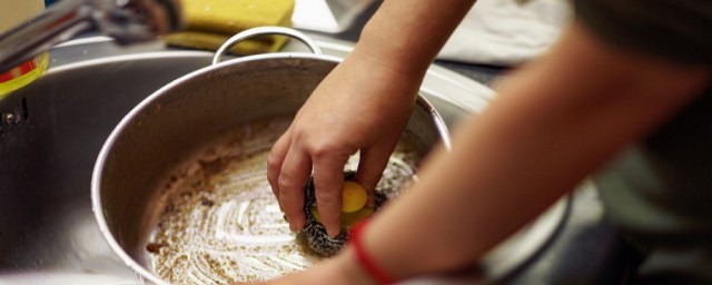 去除锅咖喱渍的妙招 去除锅咖喱渍的要领