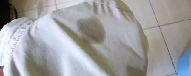 衣服去酱油渍小妙招 衣服去酱油渍要领