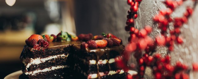 红丝绒蛋糕怎样做可口 怎样制作美味的红丝绒蛋糕