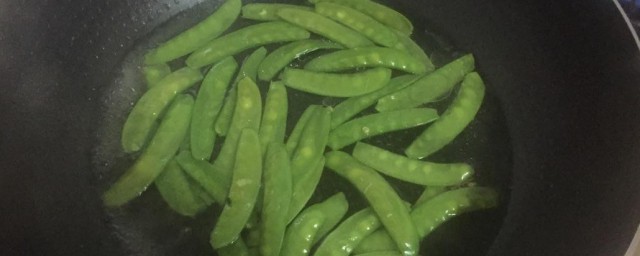 炒豌豆角要不要焯水 炒豌豆角要焯水吗