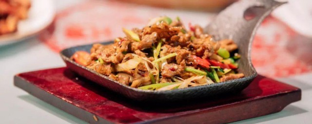 孜然洋葱羊肉次序 做孜然洋葱羊肉的诀窍