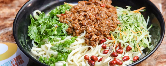 炸酱面怎样做才好吃 制作炸酱面的技巧