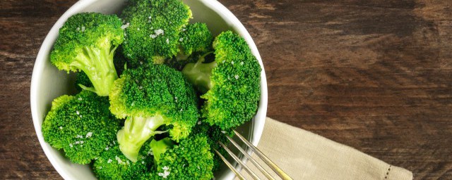 家常肉炒西兰花怎样做 家常肉炒西兰花的制作技巧