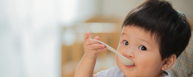 给宝宝添加辅食的小妙招 怎样精确的给小宝宝添加辅食