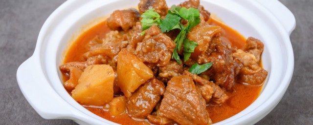 土豆炖牛腩怎样做 土豆炖牛腩的烹饪技巧