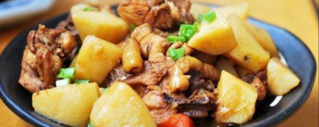 土豆青椒鸡肉怎样做 制作土豆青椒炖鸡块的技巧