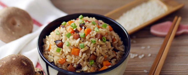 腊肉焖饭的制作要领 腊肉焖饭的制作步骤