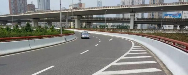 中心线道路是什么意思 中心线道路介绍