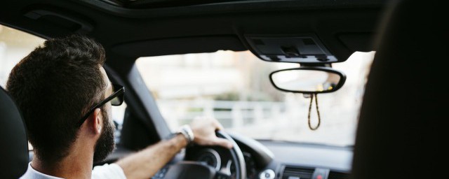 驾照科目2倒车入库方向怎样打 倒车入库怎样打方向