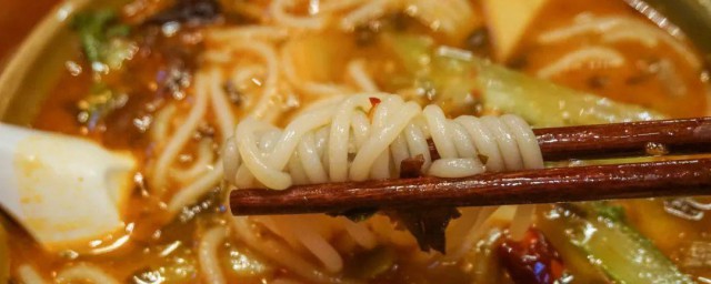煮小锅米线汤是怎样做的 煮小锅米线汤是怎样做的