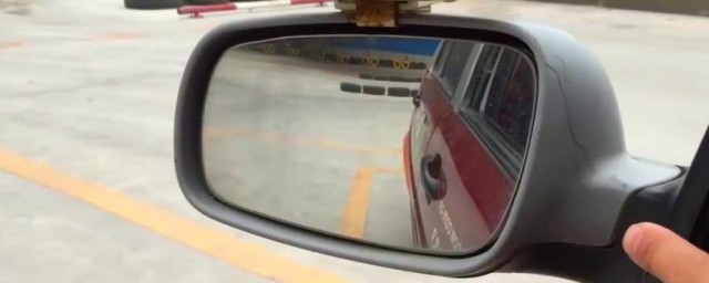 窄路倒车入库怎样看车身与库角 窄路倒车入库技巧分享